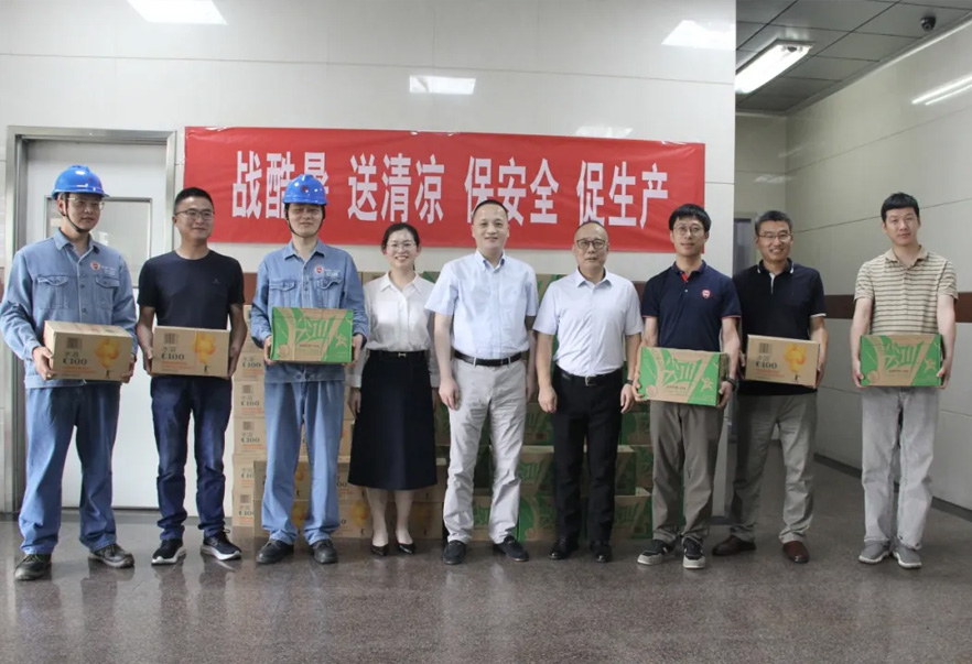 上海医药沈波总裁一行慰问凯发K8官网入口厂一线员工