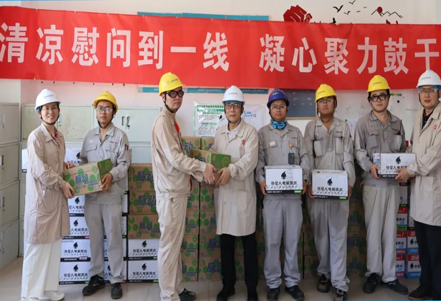 凯发K8官网入口厂董事长衣学福一行慰问南通常佑一线员工